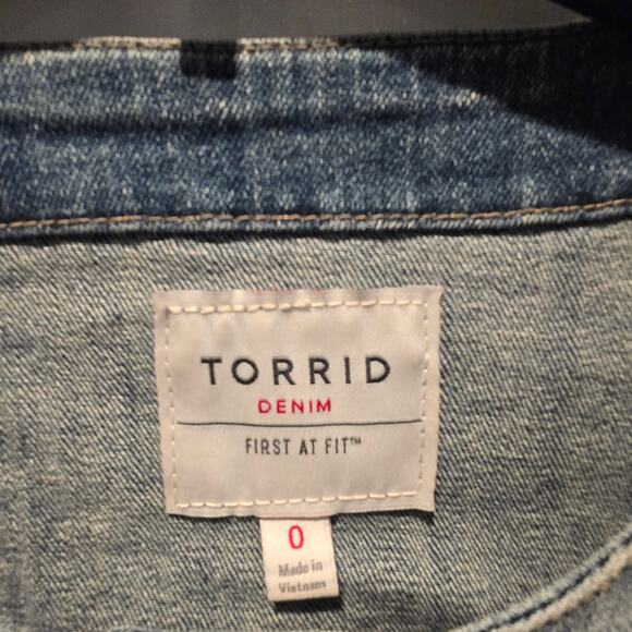 Torrid Denim Jacket Cropped Casual 3-Qtr Sleeve Women Distressed sz 0/L/12 - Picture 2 of 8